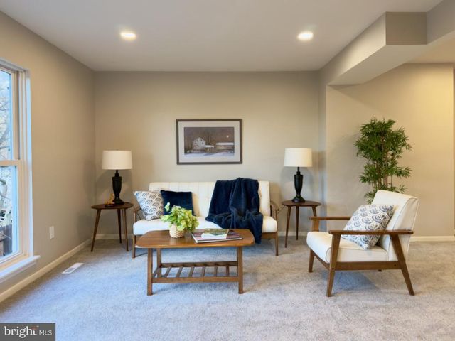 807 SUMMIT CHASE DR, Reading, PA 19611