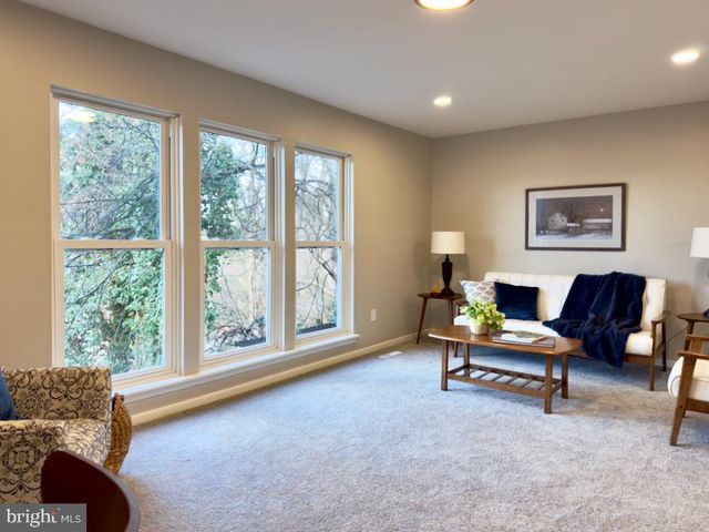 807 SUMMIT CHASE DR, Reading, PA 19611