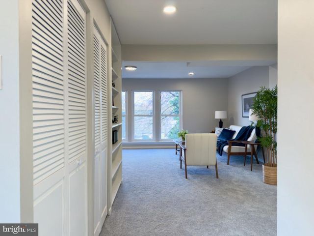 807 SUMMIT CHASE DR, Reading, PA 19611