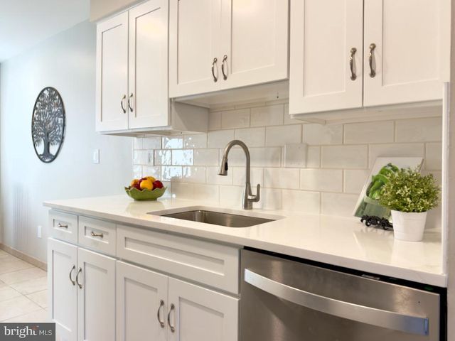 807 SUMMIT CHASE DR, Reading, PA 19611