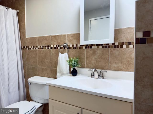 807 SUMMIT CHASE DR, Reading, PA 19611