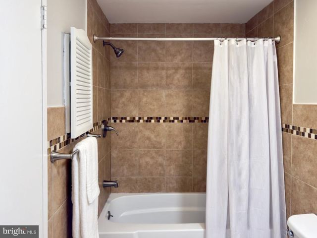 807 SUMMIT CHASE DR, Reading, PA 19611