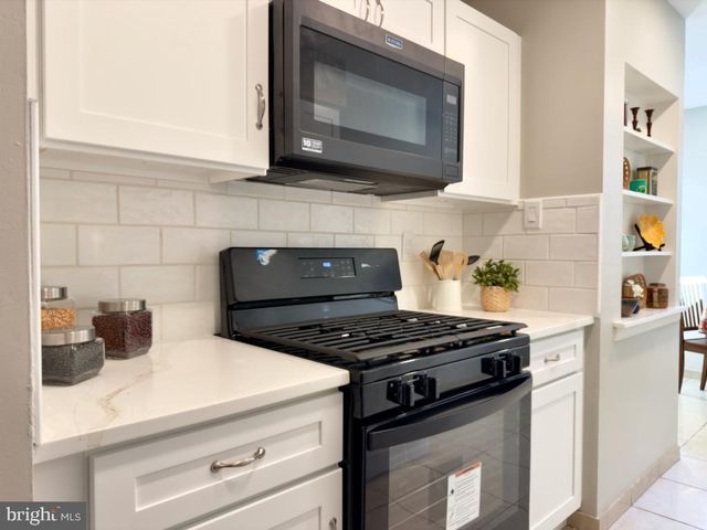 807 SUMMIT CHASE DR, Reading, PA 19611