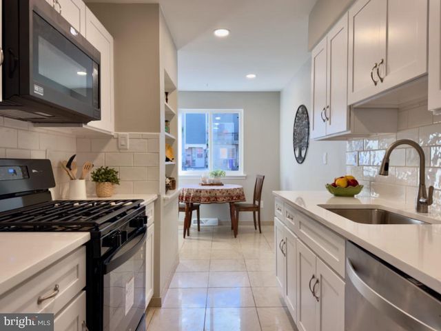 807 SUMMIT CHASE DR, Reading, PA 19611