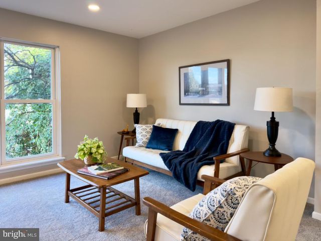 807 SUMMIT CHASE DR, Reading, PA 19611