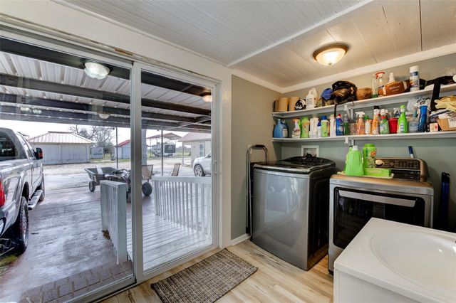 834 County Road 408, El Campo, TX 77437