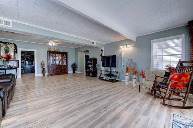 834 County Road 408, El Campo, TX 77437