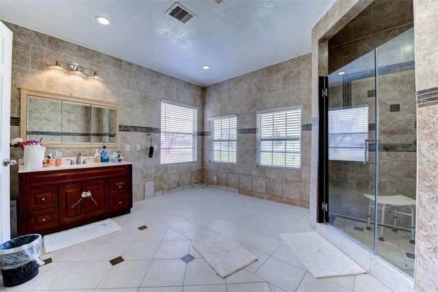 834 County Road 408, El Campo, TX 77437