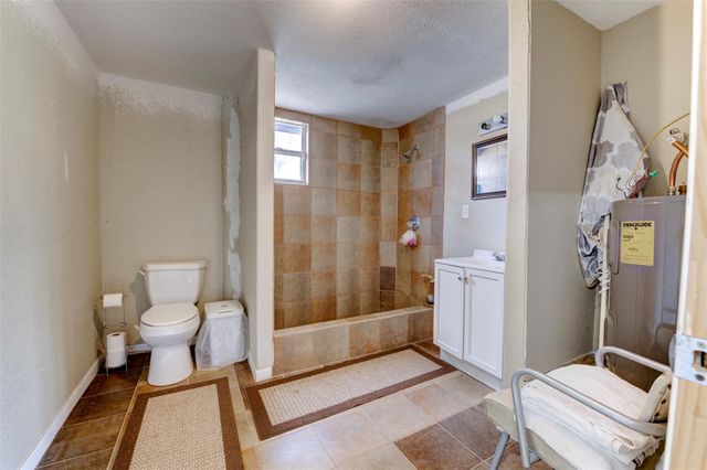 834 County Road 408, El Campo, TX 77437