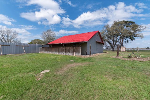 834 County Road 408, El Campo, TX 77437