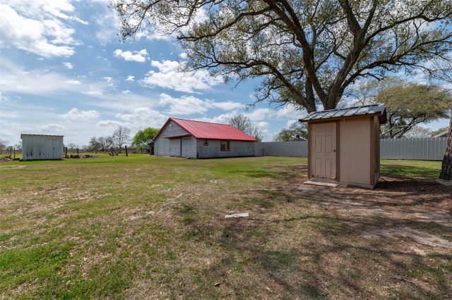 834 County Road 408, El Campo, TX 77437