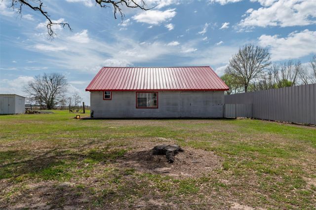834 County Road 408, El Campo, TX 77437