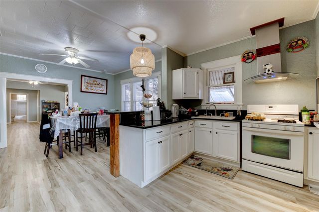 834 County Road 408, El Campo, TX 77437