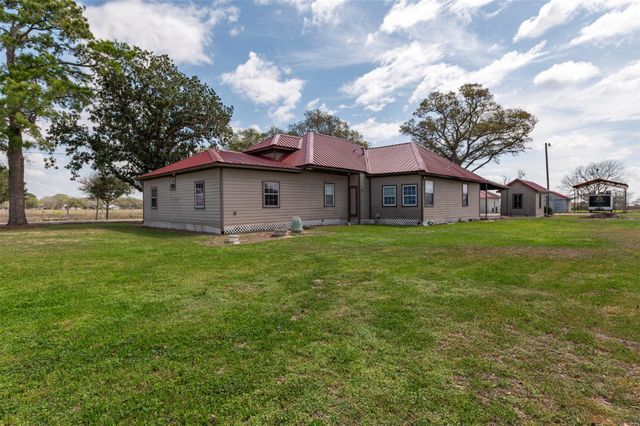 834 County Road 408, El Campo, TX 77437