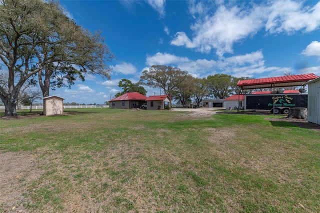 834 County Road 408, El Campo, TX 77437