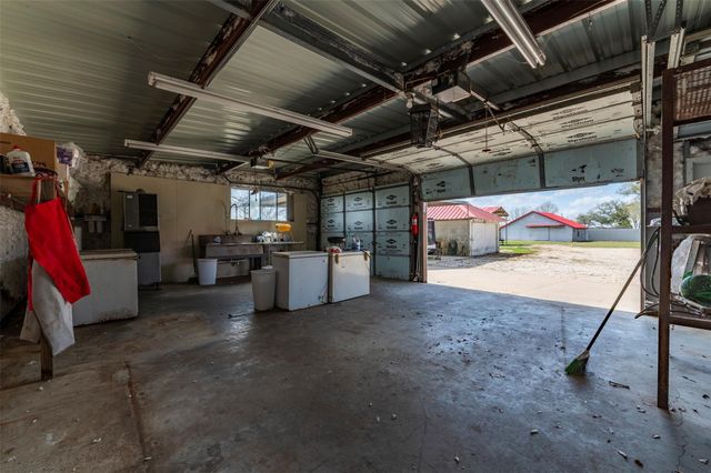 834 County Road 408, El Campo, TX 77437