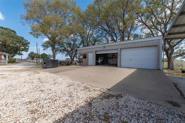 834 County Road 408, El Campo, TX 77437