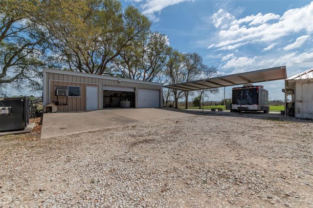 834 County Road 408, El Campo, TX 77437