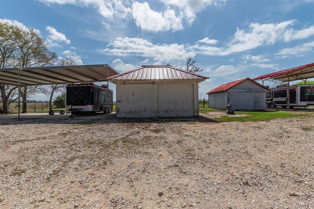 834 County Road 408, El Campo, TX 77437
