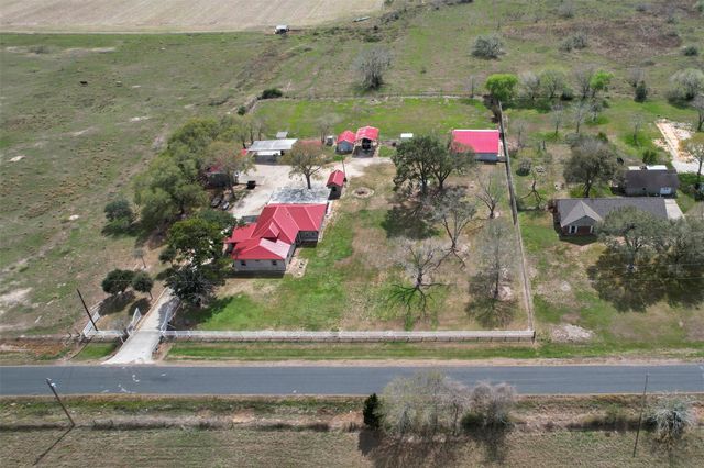 834 County Road 408, El Campo, TX 77437