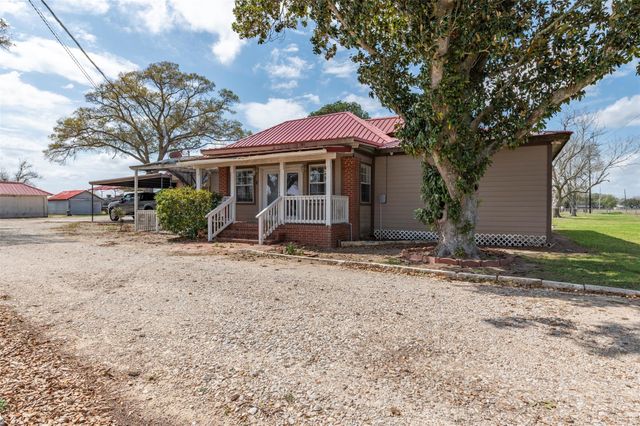 834 County Road 408, El Campo, TX 77437