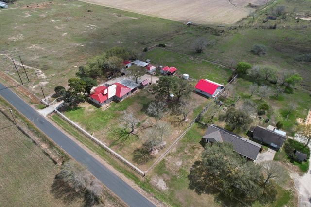 834 County Road 408, El Campo, TX 77437