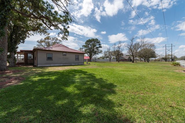 834 County Road 408, El Campo, TX 77437