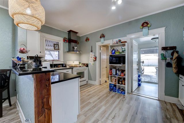 834 County Road 408, El Campo, TX 77437