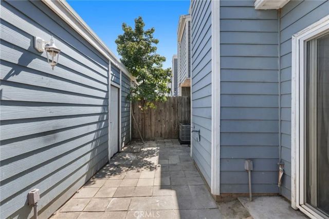 15735 Nordhoff Street 19, North Hills, CA 91343