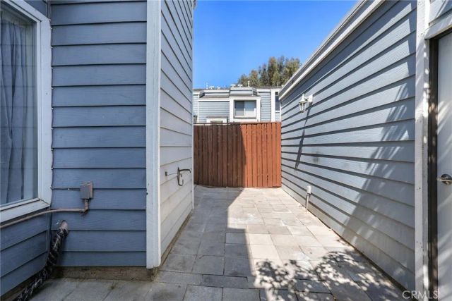 15735 Nordhoff Street 19, North Hills, CA 91343