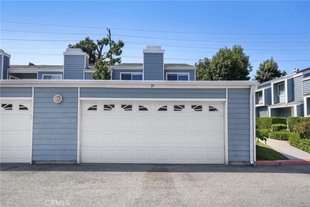 15735 Nordhoff Street 19, North Hills, CA 91343