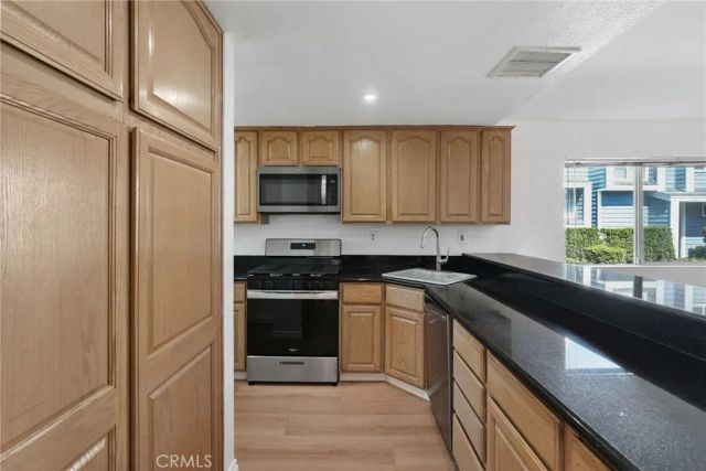 15735 Nordhoff Street 19, North Hills, CA 91343