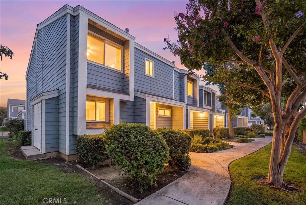 15735 Nordhoff Street 19, North Hills, CA 91343