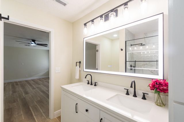 1318 Meadow Lark Street, Deer Park, TX 77536