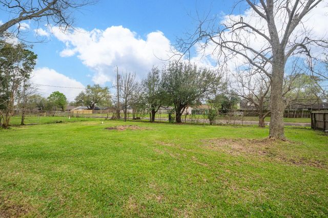 1318 Meadow Lark Street, Deer Park, TX 77536