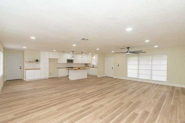 1318 Meadow Lark Street, Deer Park, TX 77536