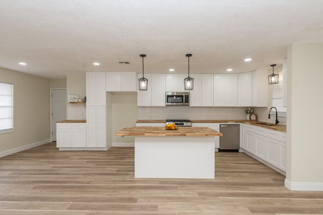 1318 Meadow Lark Street, Deer Park, TX 77536