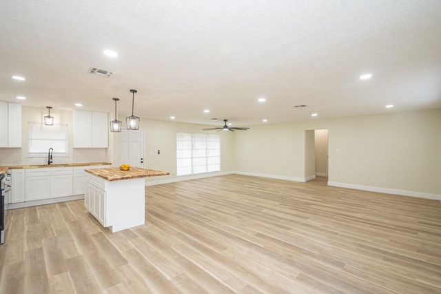 1318 Meadow Lark Street, Deer Park, TX 77536