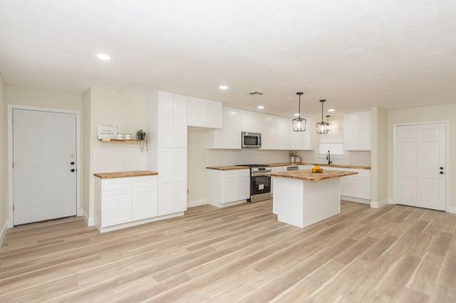 1318 Meadow Lark Street, Deer Park, TX 77536