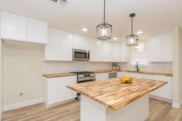 1318 Meadow Lark Street, Deer Park, TX 77536