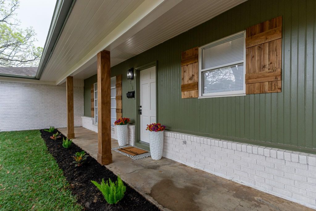 1318 Meadow Lark Street, Deer Park, TX 77536