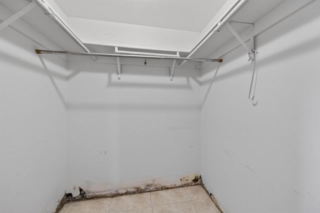 8101 N Sunrise Lakes Drive N 112, Sunrise, FL 33322