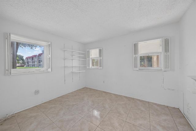 8101 N Sunrise Lakes Drive N 112, Sunrise, FL 33322