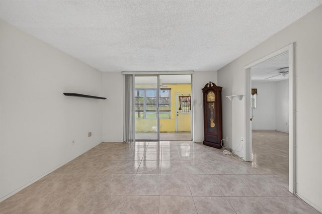 8101 N Sunrise Lakes Drive N 112, Sunrise, FL 33322