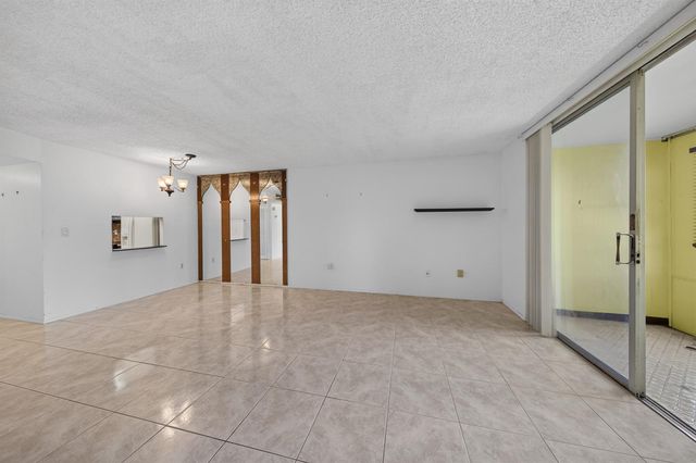 8101 N Sunrise Lakes Drive N 112, Sunrise, FL 33322