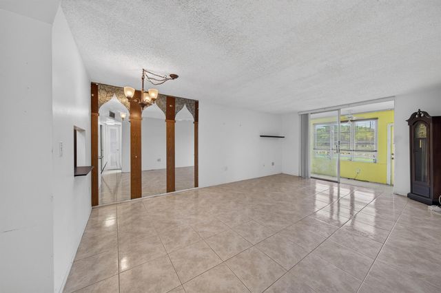 8101 N Sunrise Lakes Drive N 112, Sunrise, FL 33322