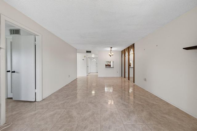 8101 N Sunrise Lakes Drive N 112, Sunrise, FL 33322