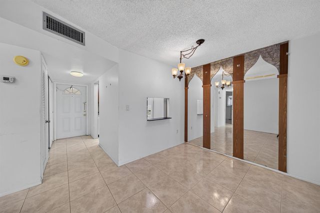 8101 N Sunrise Lakes Drive N 112, Sunrise, FL 33322