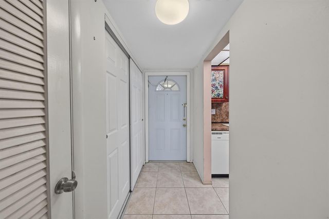 8101 N Sunrise Lakes Drive N 112, Sunrise, FL 33322