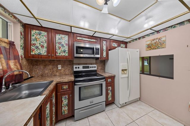 8101 N Sunrise Lakes Drive N 112, Sunrise, FL 33322